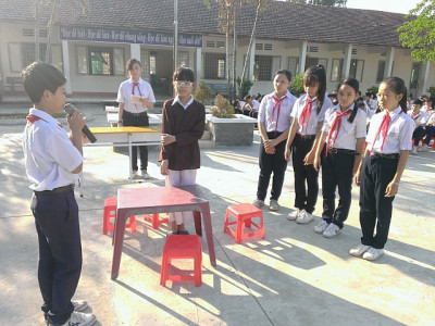 Sân khấu hóa tiểu phẩm và kể chuyện theo tấm gương đạo đức Hồ Chí Minh tuần 27