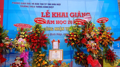 Lễ khai giảng năm học 2018 - 2019 và đón bằng công nhận trường đạt chuẩn Quốc gia giai đoạn 2018 - 2023.