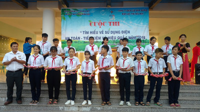 Học sinh khối 7, 8 thi "Tìm hiểu về sử dụng điện an toàn tiết kiệm và hiệu quả" năm học 2018 - 2019
