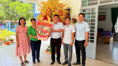 Sáng ngày 10 tháng 02 năm 2026, lãnh đạo phường chánh hiệp đến chúc tết trường THCS Tương Bình Hiệp