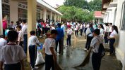 Học sinh tổng vệ sinh Trường lớp chuẩn bị cho năm học 2016 - 2017