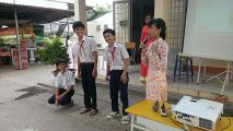 Học sinh chơi trò chơi