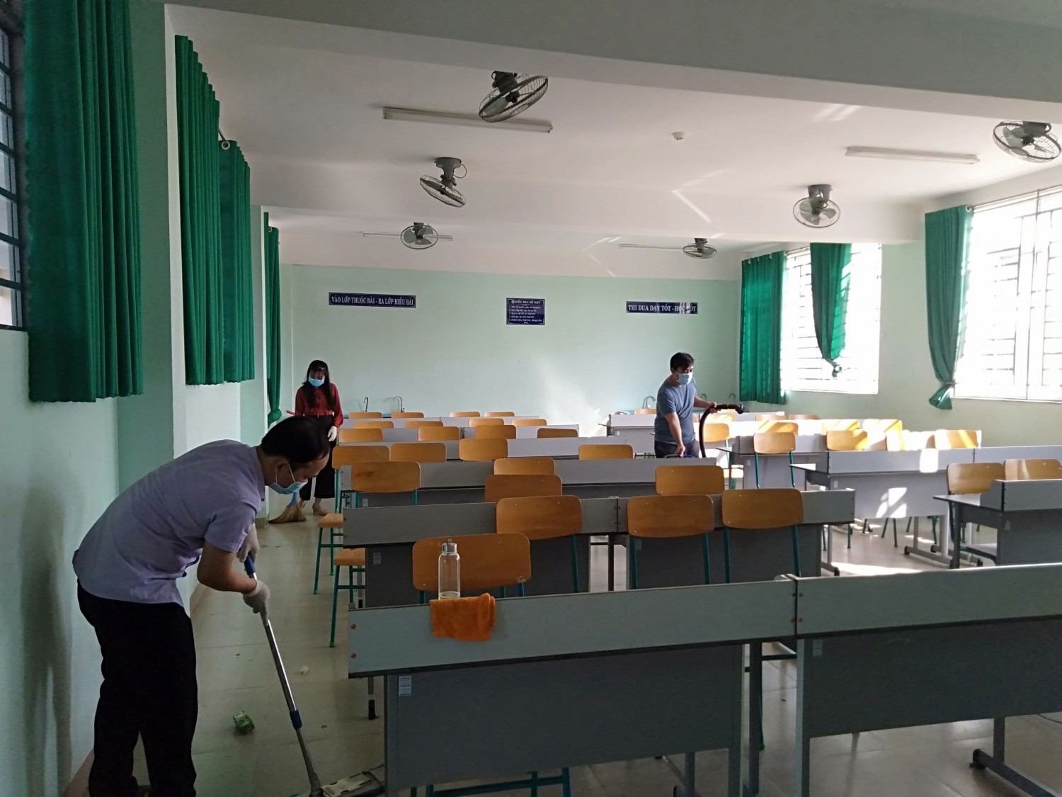 Vệ sinh phòng chống dich COVID-19 đón học sinh trở lại trường học