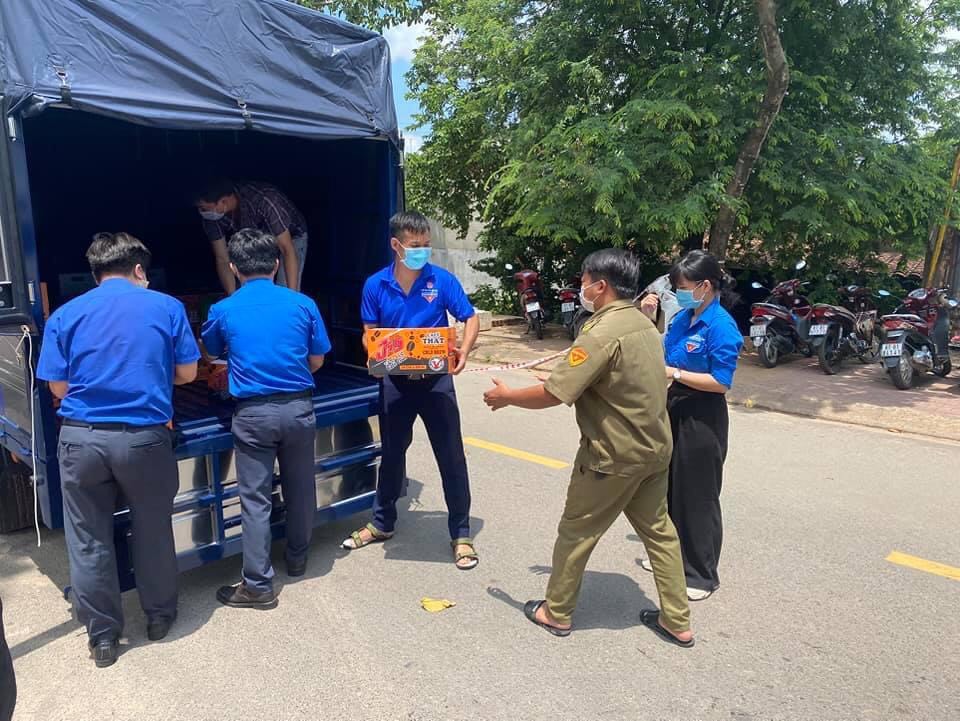 Chung tay "chia lửa" phòng chống dịch COVID-19