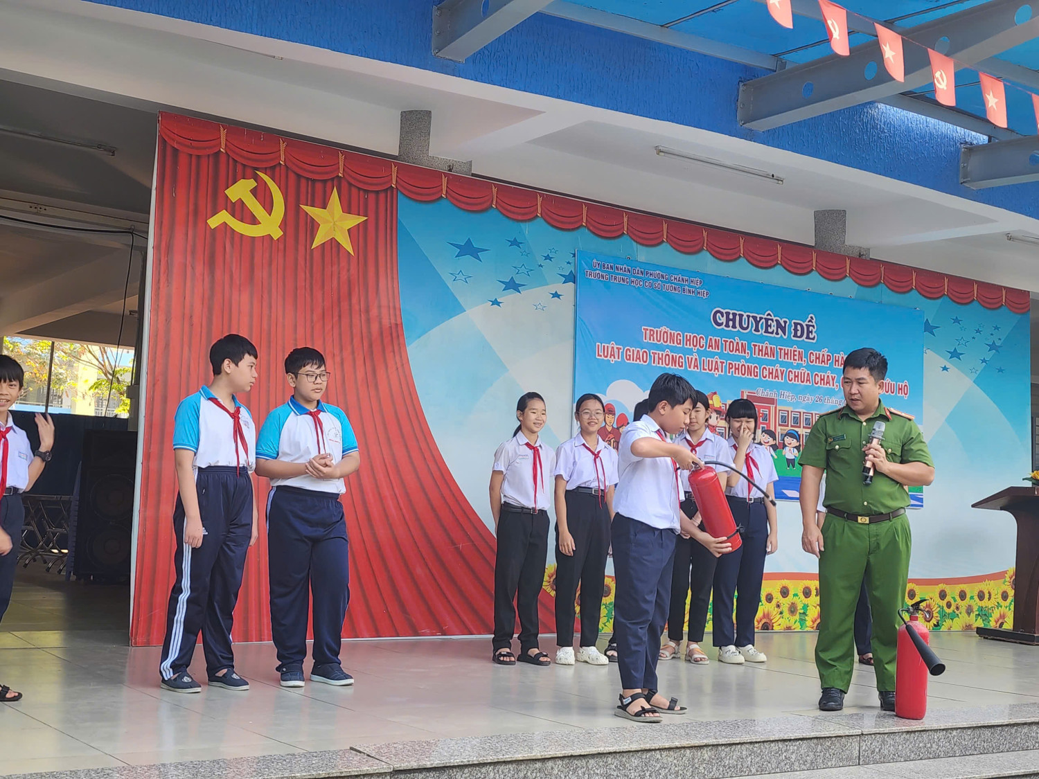 Chuyên đề: Trường học an toàn, thân thiện, chấp hành luật phòng cháy chữa cháy, cứu nạn cứu hộ